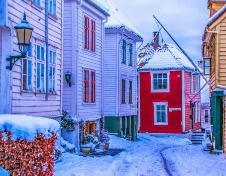 snowy-street-in-bergen-768x576.jpg